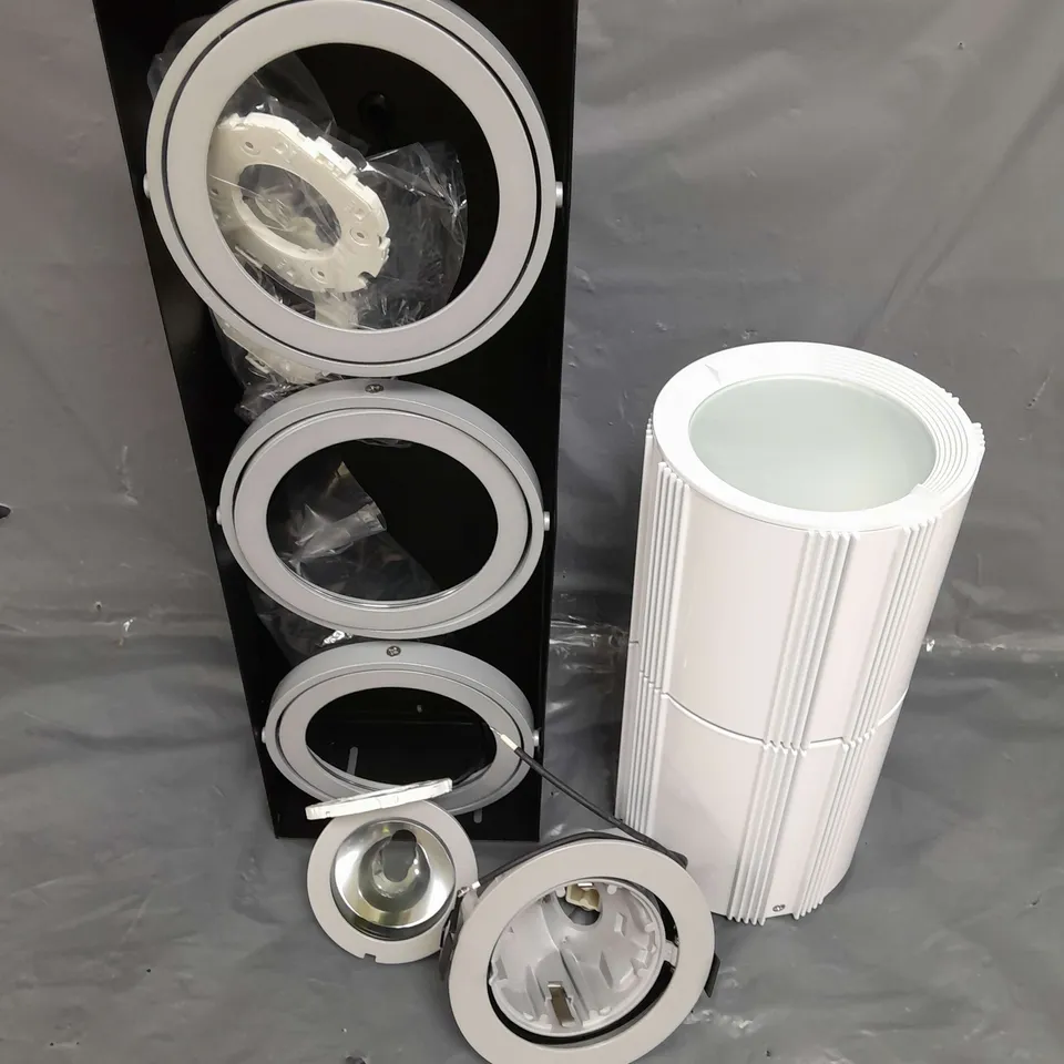 PALLET OF APPROXIMATELY 50 ASSORTED EMCOLITE LIGHTS - COLLECTION ONLY