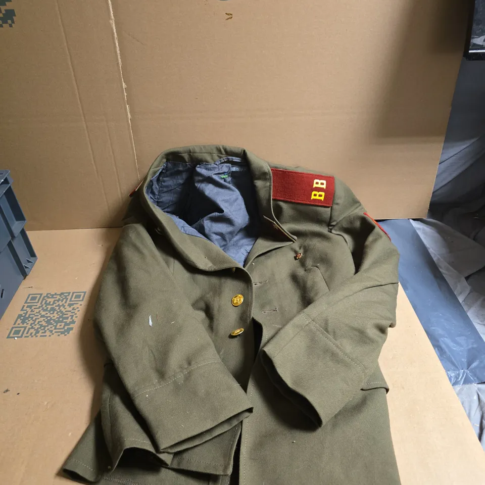 OLIVE GREEN MILITARY-STYLE FIELD JACKET WITH RED PATCH 