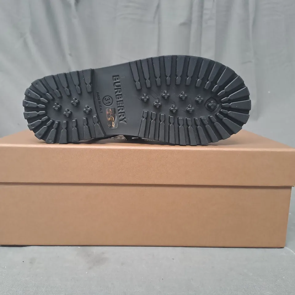 BOXED PAIR OF BURBERRY KIDS SANDALS IN BLACK UK SIZE 12