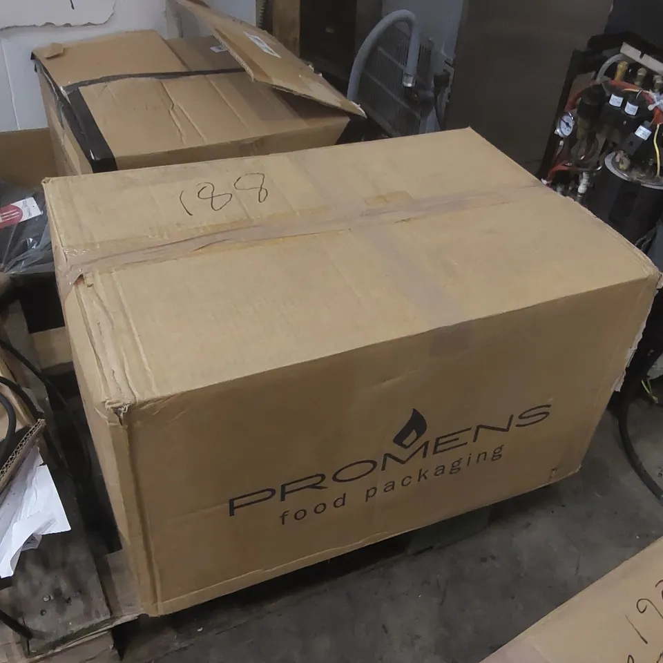 BOX CONTAINING A VERY LARGE QUANTITY OF BRAND NEW PLASTIC FOOD CONTAINERS