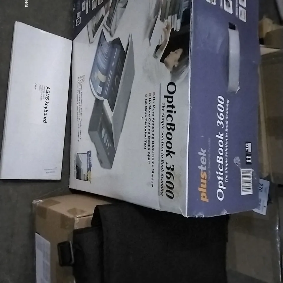 PALLET OF ASSORTED TECH ITEMS TO INCLUDE VARIOUS PROJECTORS, FUJI FILM S 5600 CAMERA, M-AUDIO KEYBOARDS AND HP LASER JET PRINT CARTRIDGES 
