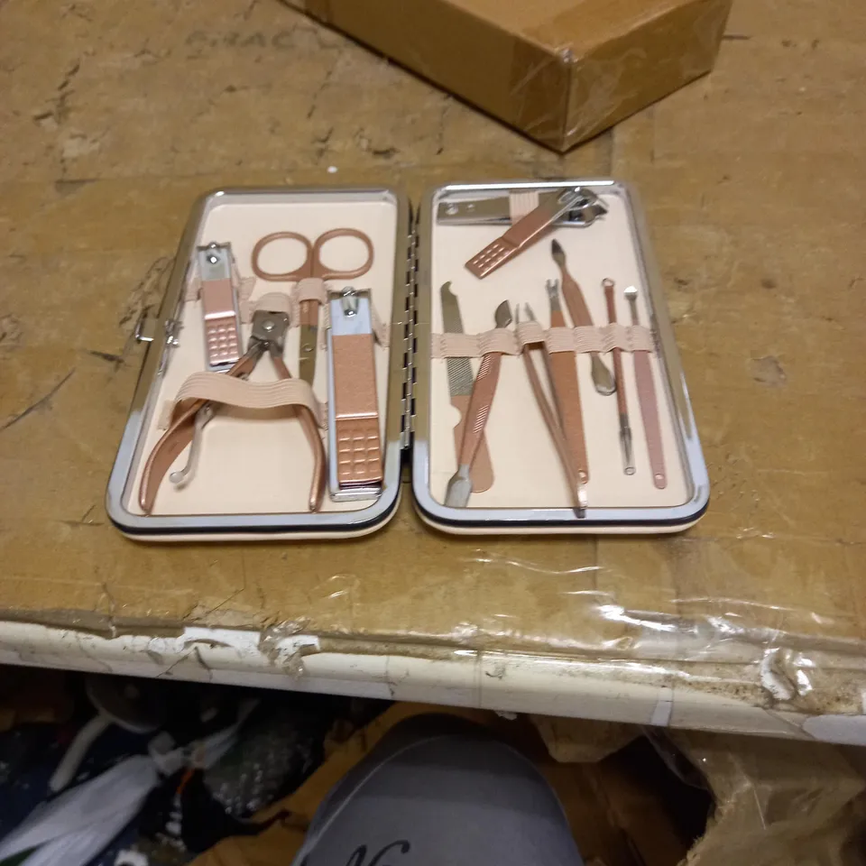 MANICURE SET & NAIL CLIPPER SET