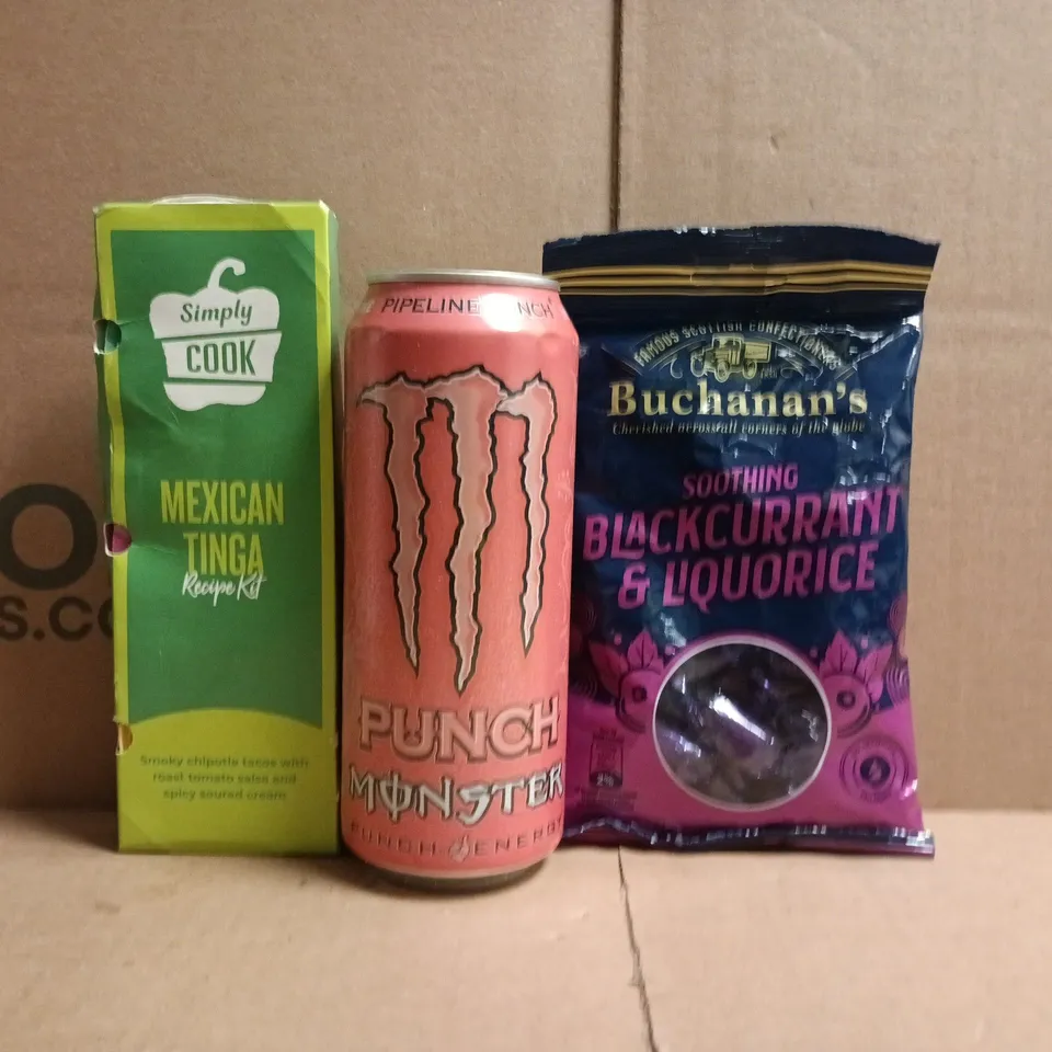APPROXIMATELY 10 ASSORTED FOOD & DRINK ITEMS TO INCLUDE BUCHANAN'S, MONSTER, ETC - COLLECTION ONLY