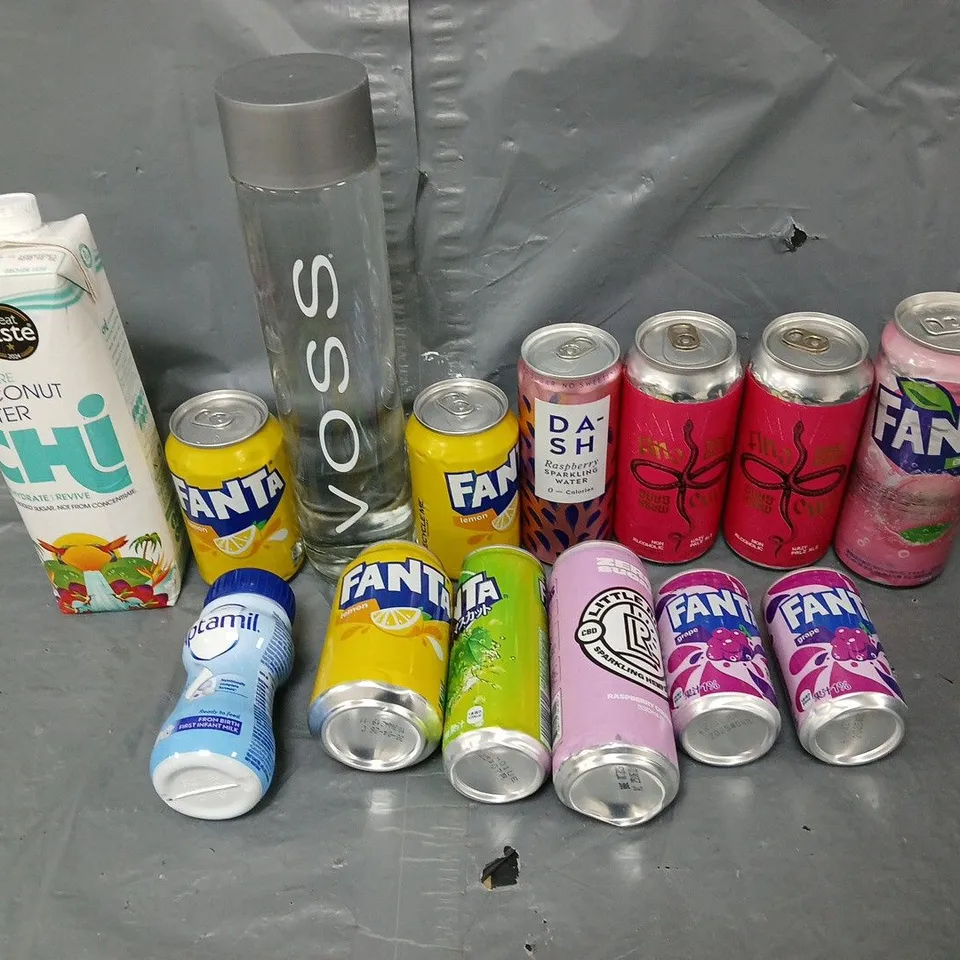 TOTE OF APPROXIMATELY 10 ASSORTED DRINKS ITEMS TO INCLUDE - CHI COCONUT WATER, VOSS WATER, AND FANTA ETC.