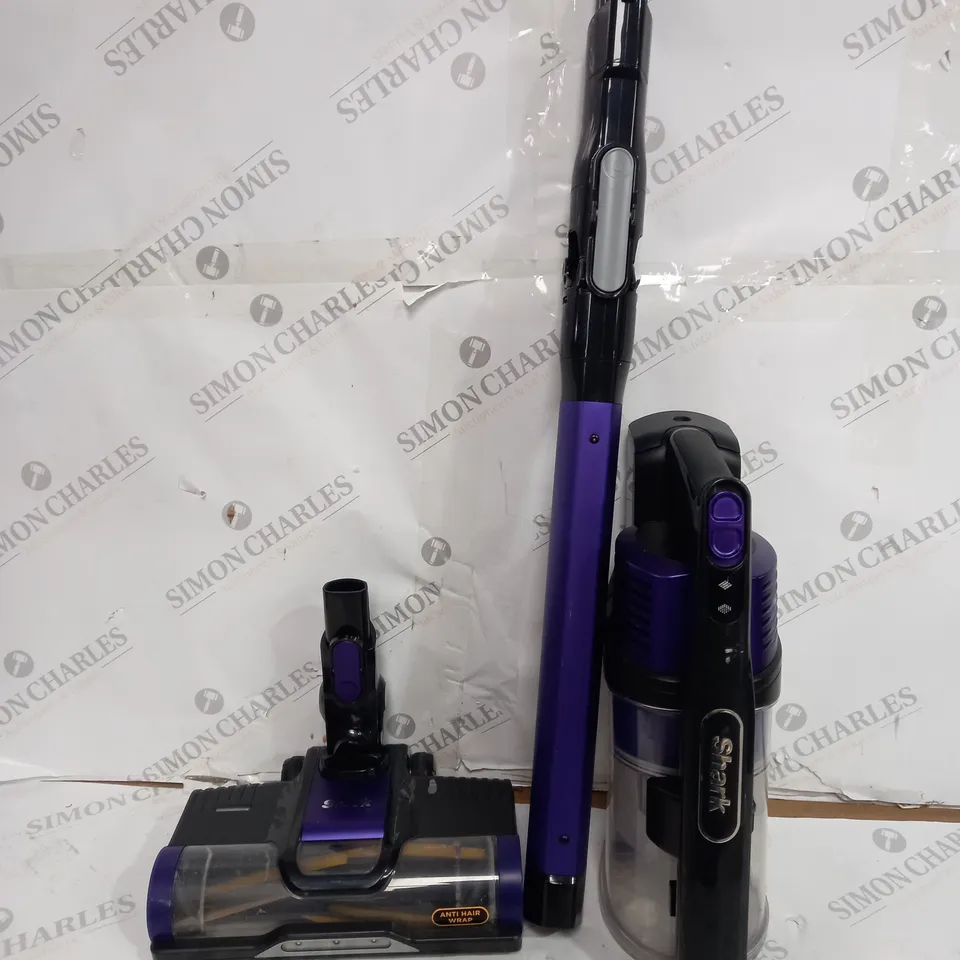 SHARK ANTI HAIR WRAP CORDLESS PET VACUUM CLEANER IZ202UKT