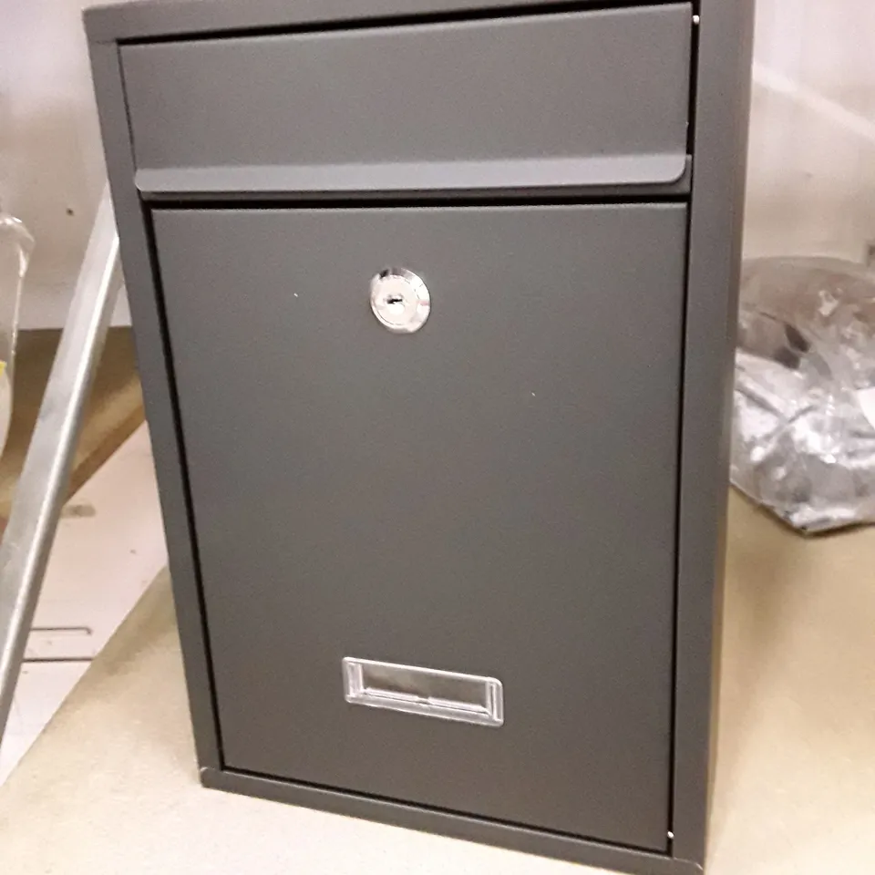 BOXED OUTDOOR LOCKING WALL MOUNTED LETTER BOX