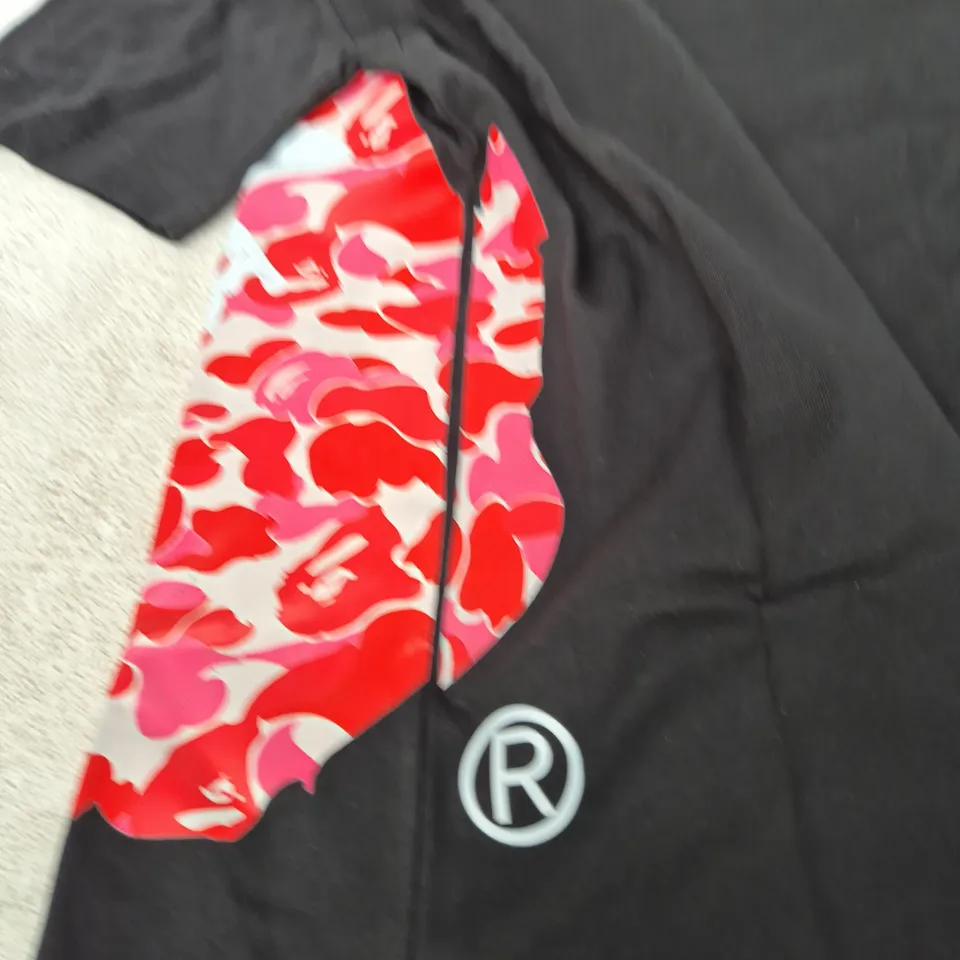 BAPE BLACK T‑SHIRT WITH PINK CAMOUFLAGE PRINT – MADE IN JAPAN, SIZE S