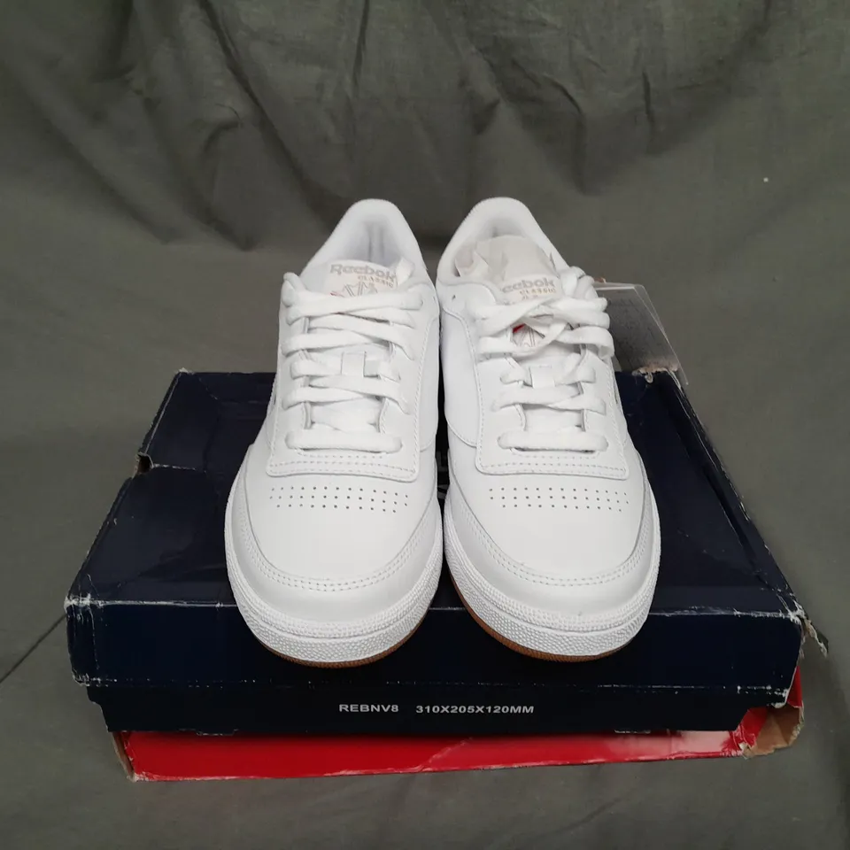 BOXED PAIR OF REEBOK CLUB C 85 TRAINERS SIZE 7 