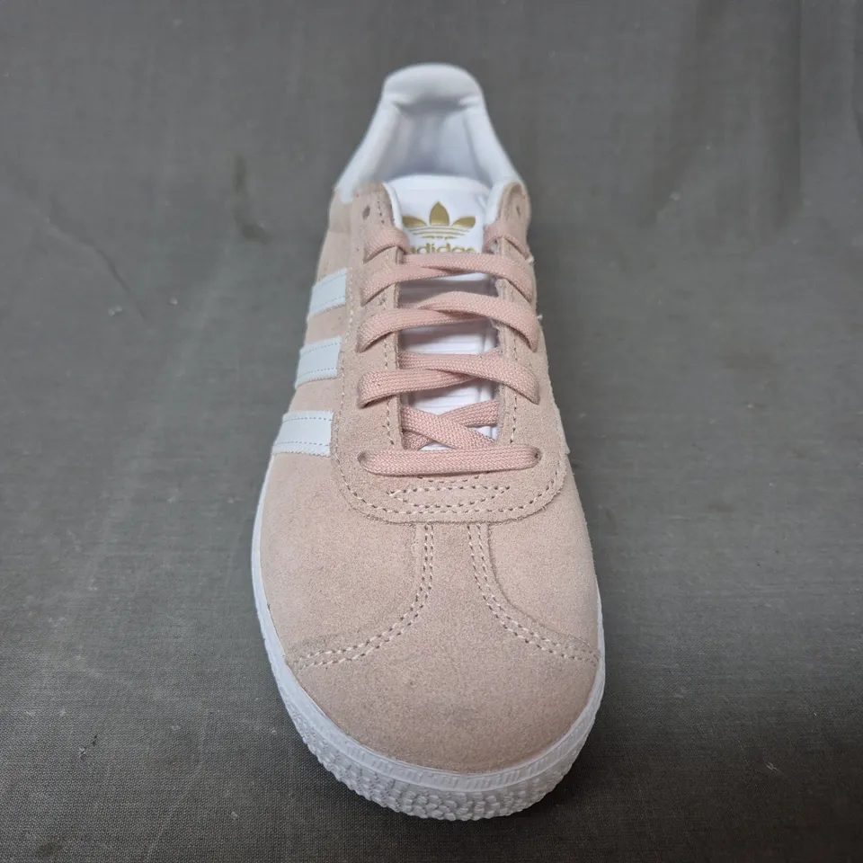 PAIR OF ADIDAS GAZELLE J SHOES IN DUSTY PEACH/WHITE UK SIZE 4