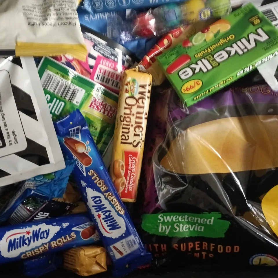 APPROXIMATELY 20 ASSORTED FOOD AND DRINK ITEMS TO INCLUDE TEAPIGS, POCKY, HOT TAMALES, ETC