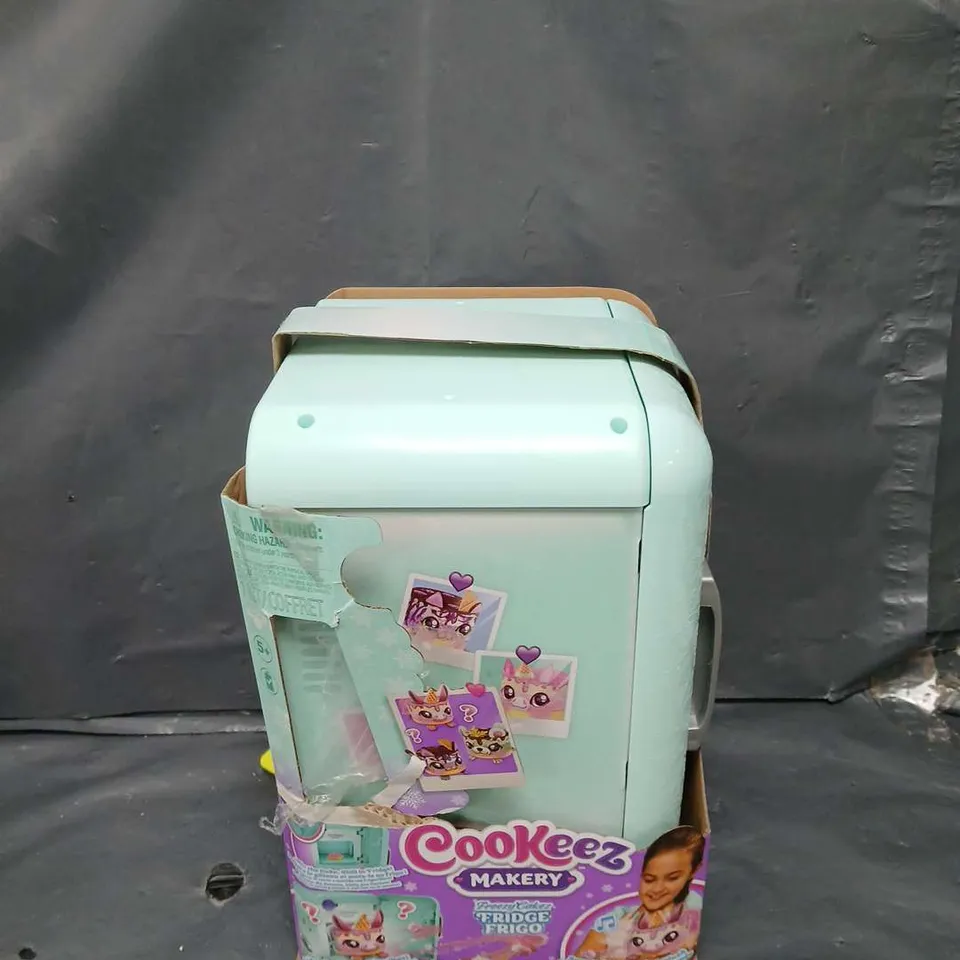 COOKEEZ MAKERY FREEZY CAKEZ PLAYSET RRP £39.99