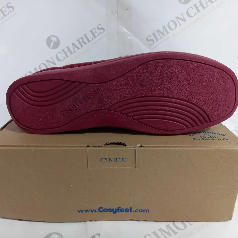 BOXED COSYFEET EXTRA ROOMY TALL SLIPPERS - UK 8