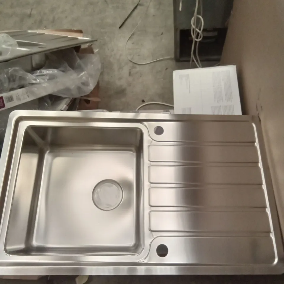 UNBOXED 86.5 X 50.5CM KITCHEN SINK - CHROME