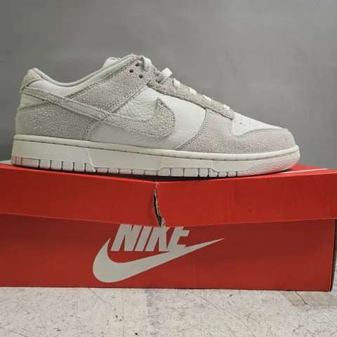 BOXED PAIR OF NIKE DUNK LOW SHOES IN PHOTON DUST/SUMMIT WHITE SIZE UK 10