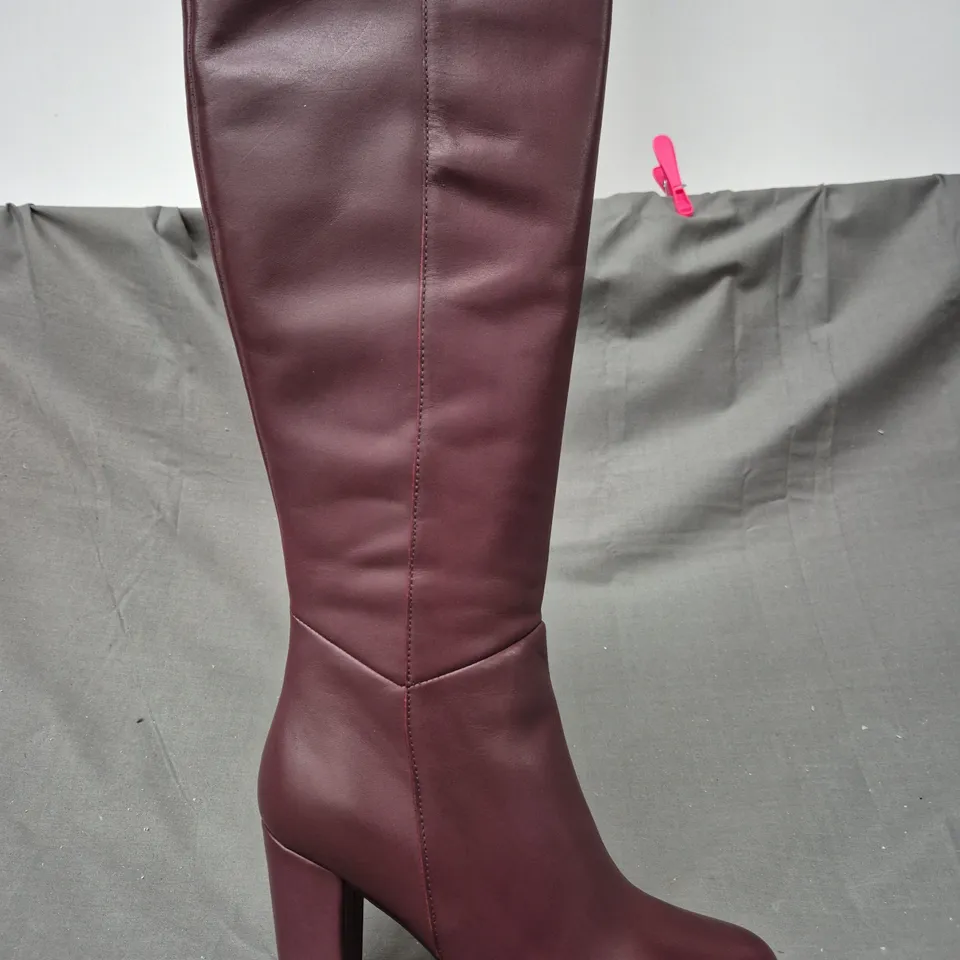 BOXED PAIR OF SOSANDAR KNEE-HIGH BOOTS IN BURGUNDY SIZE 5