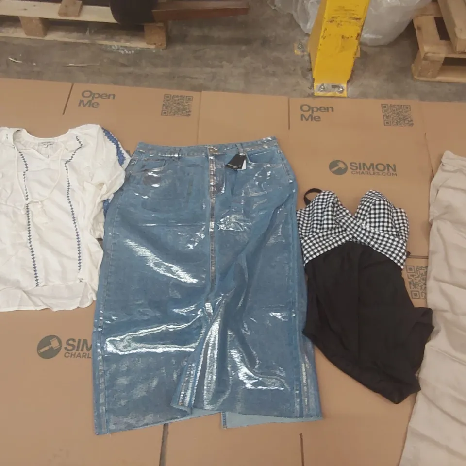 PALLET CONTAINING APPROXIMATELY 550x ASSORTED BRAND NEW DESIGNER CLOTHING ITEMS