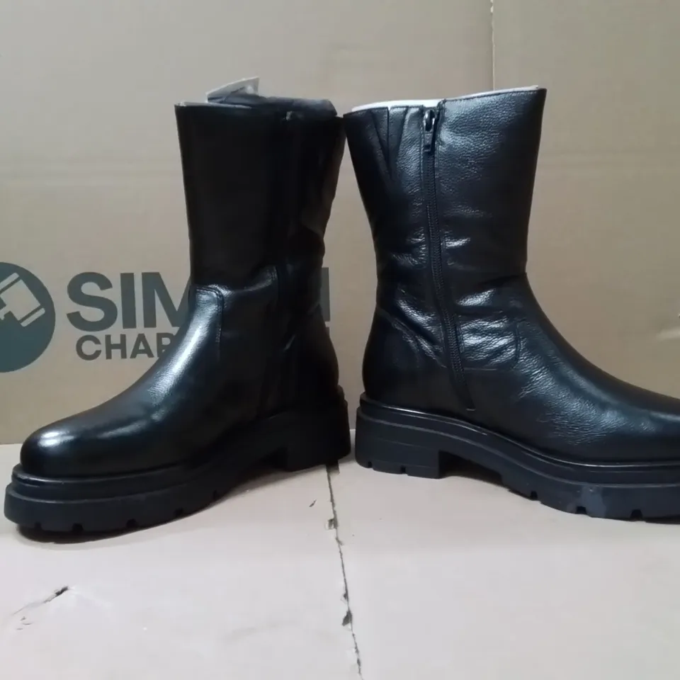 BOXED BRAND NEW APPROXIMATELY 5 SIMPLY BE BREENER WIDE SHOES BLACK SIZE 4