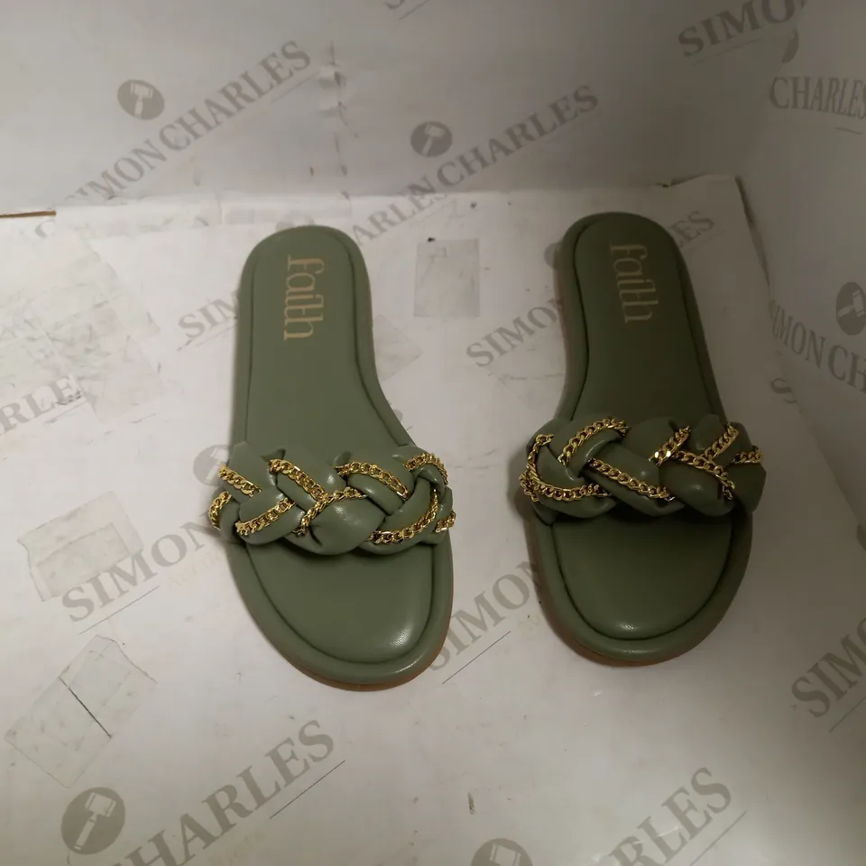 GREEN/GOLD FAITH SLIPERS - SIZE 40