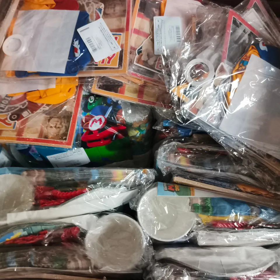 BOX OF APPROXIMATELY 35 ASSORTED PARTY AND BIRTHDAY KITS IN VARIOUS STYLES