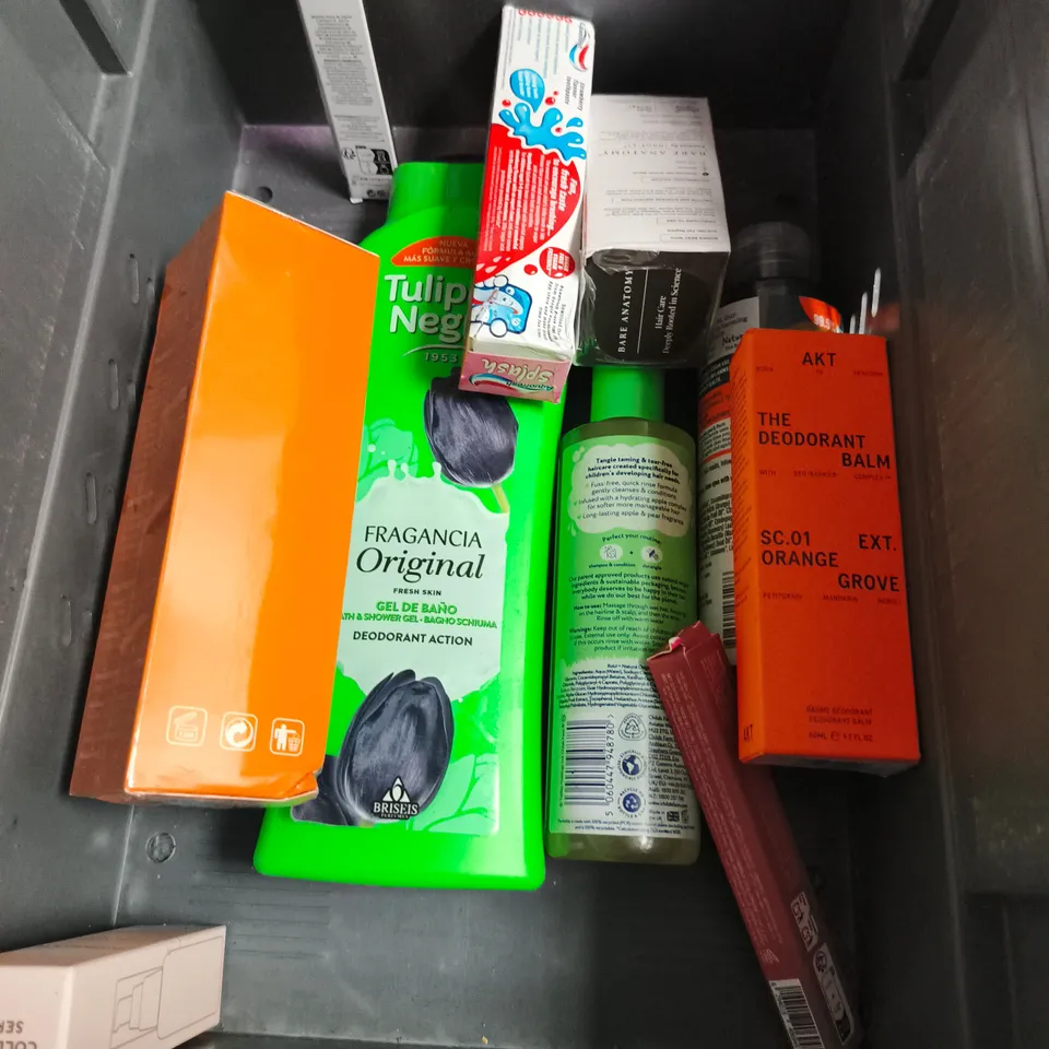 APPROXIMATEY 20 ASSORTED HEALTH AND BEAUTY PRODUCTS TO INCLUDE - DELHICIOUS MOON DROPS - MY EXPERT MIDWIFE SPRITZ FOR BITS - WILD DEODORANT - ETC