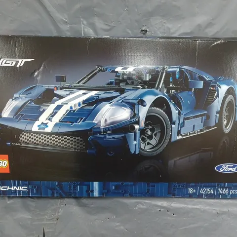 BOXED LEGO TECHNIC 2022 FORD GT [SET 42145]