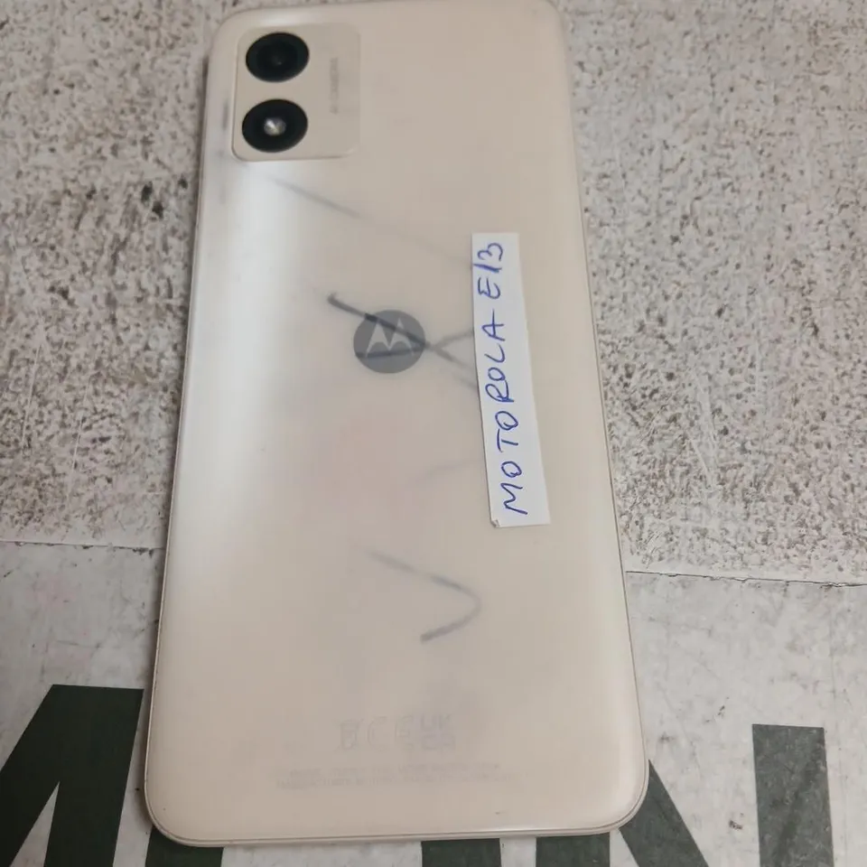 MOTOROLA SMARTPHONE – CRACKED SCREEN