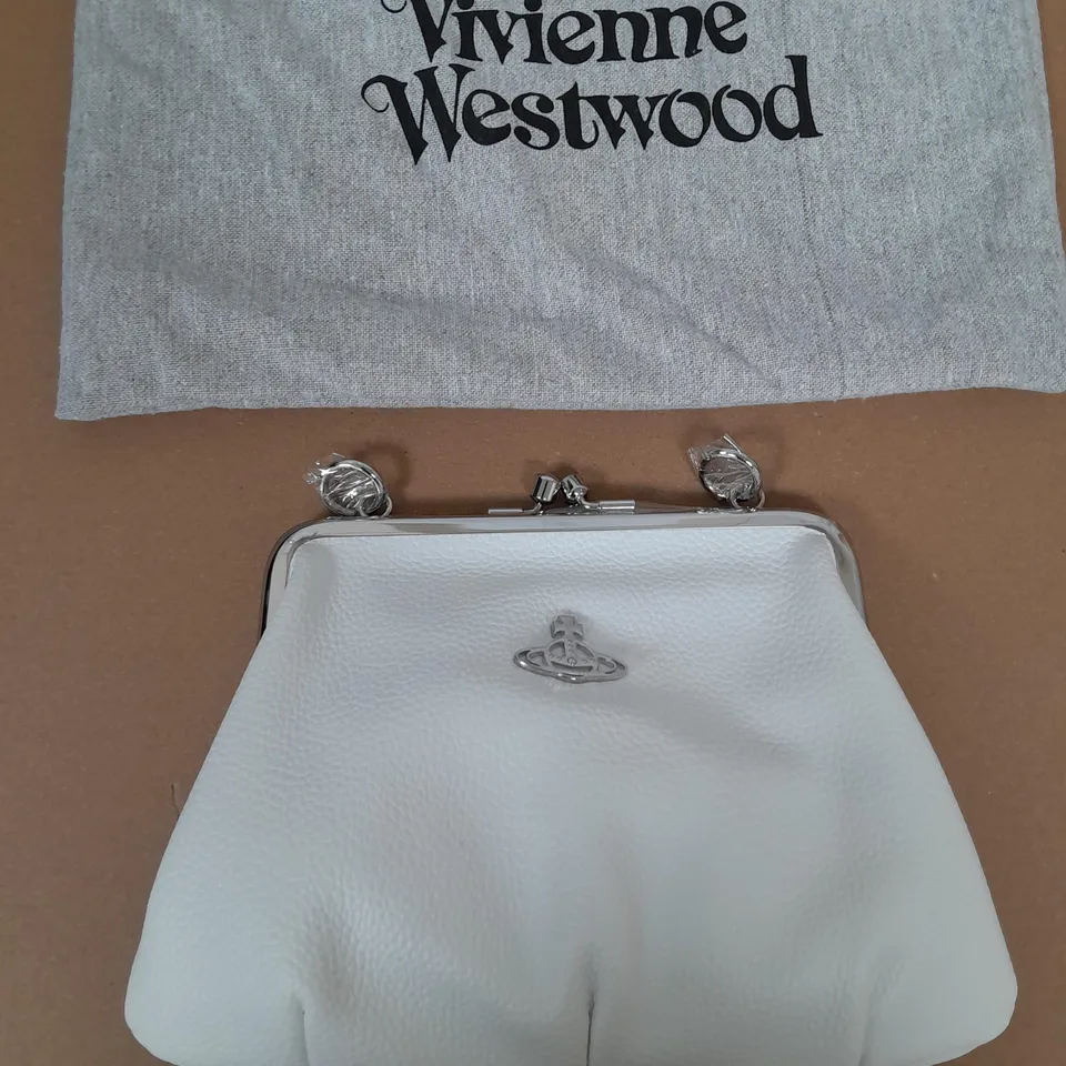VIVIENNE WESTWOOD GRANNY FRAME PURSE IN WHITE