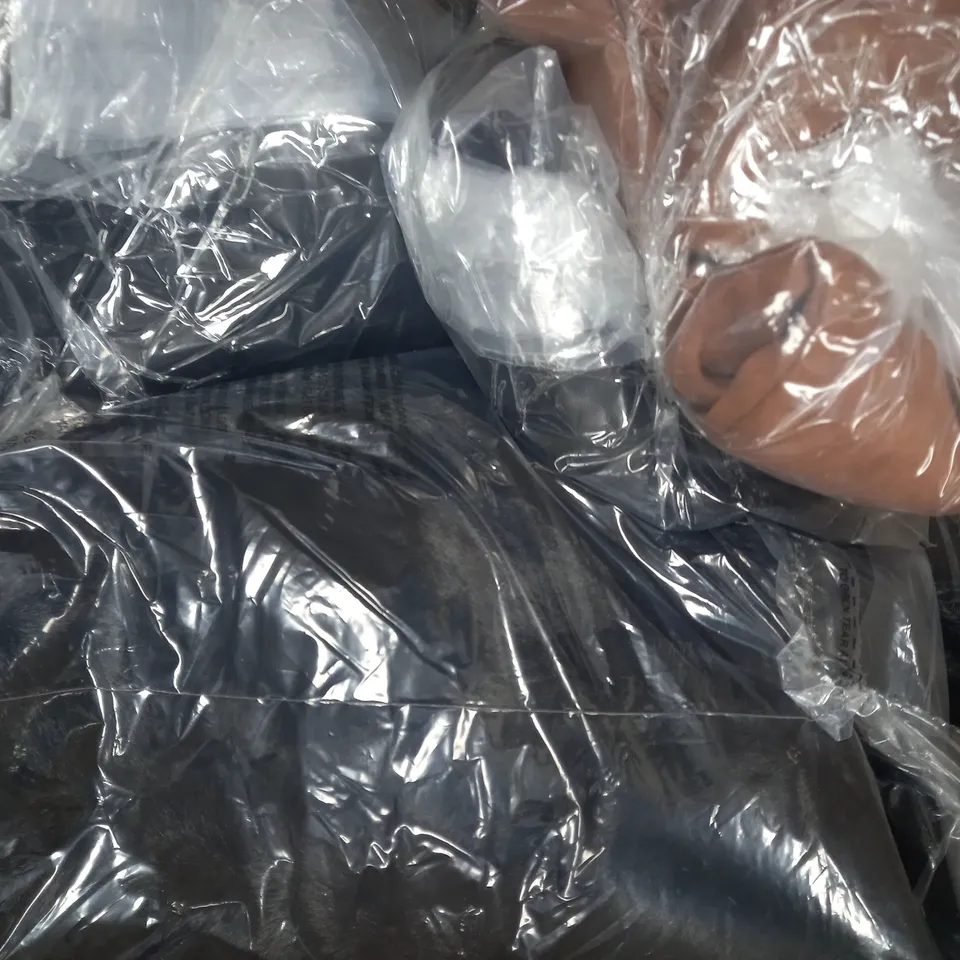 BOX OF APPROXIMATELY 10 ASSORTED CLOTHING AND FASHION ITEMS IN VARIOUS COLOURS, STYLES, AND SIZES