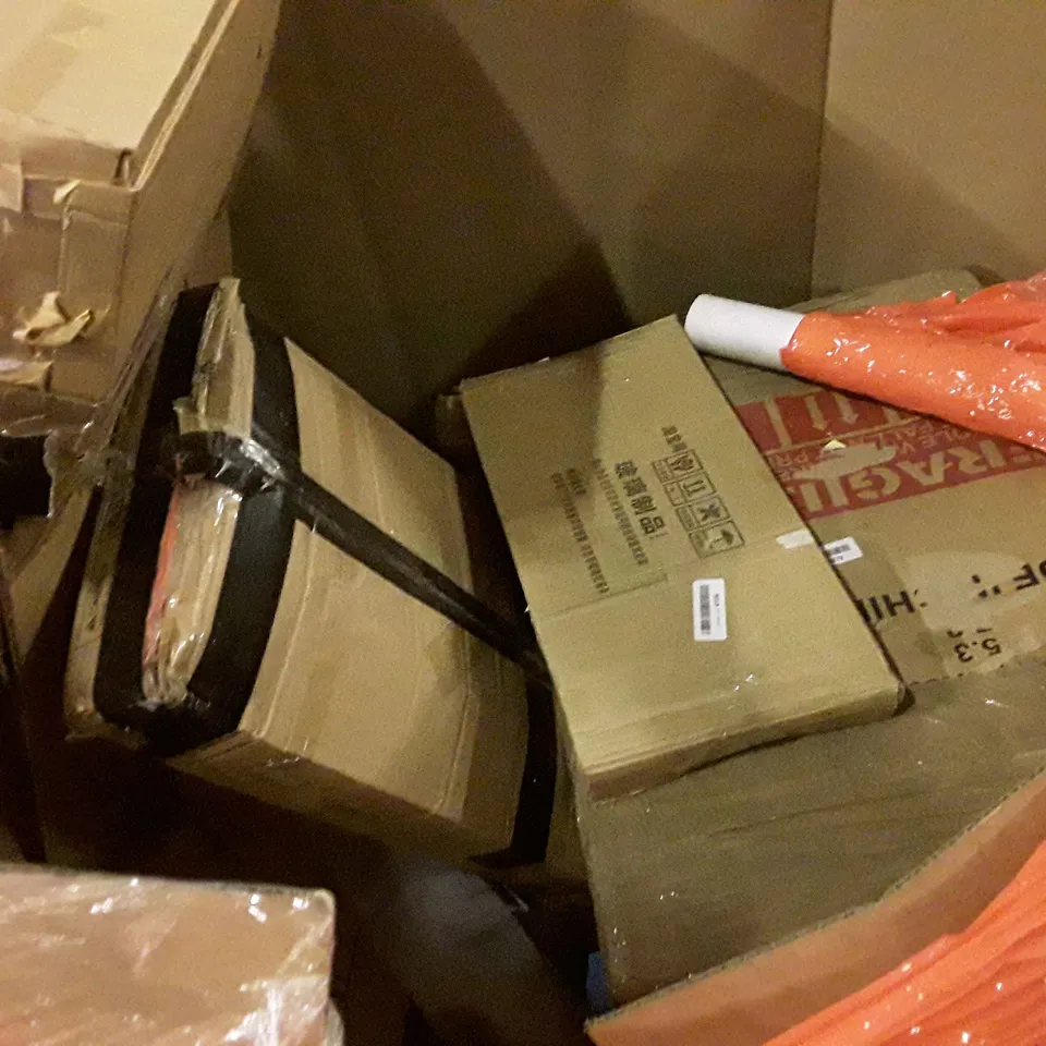 PALLET OF ASSORTED PRODUCTS INCLUDING TOILET SEAT, CARPET PROTECTOR TRAVEL CHESS SET, POSTER FRAME, MARBLE CONTACT PAPER