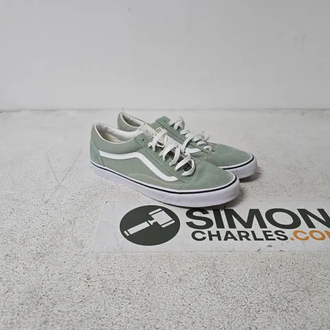 VANS OFF THE WALL TRAINERS – SAGE GREEN SUEDE UK 10.5