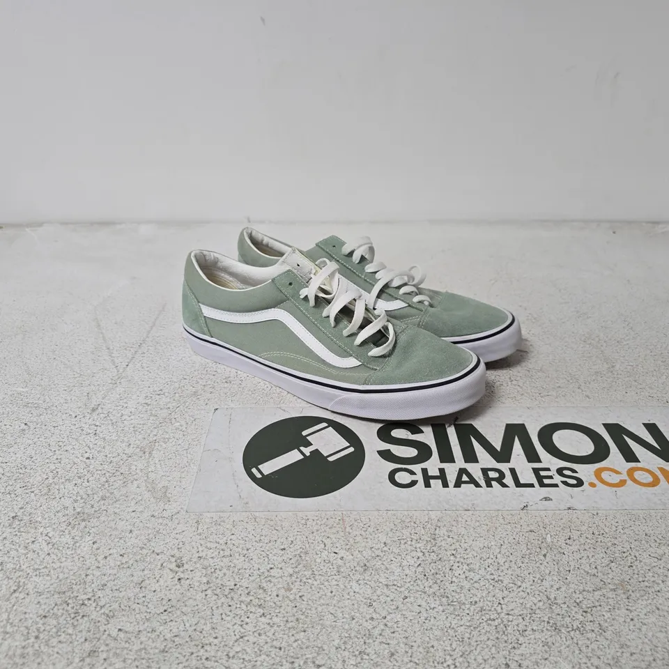 VANS OFF THE WALL TRAINERS – SAGE GREEN SUEDE UK 10.5