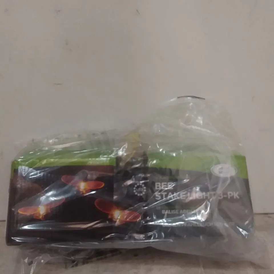 LOT OF 2 DECORATIVE BEE SOLAR STAKE LIGHTS RRP £7.99