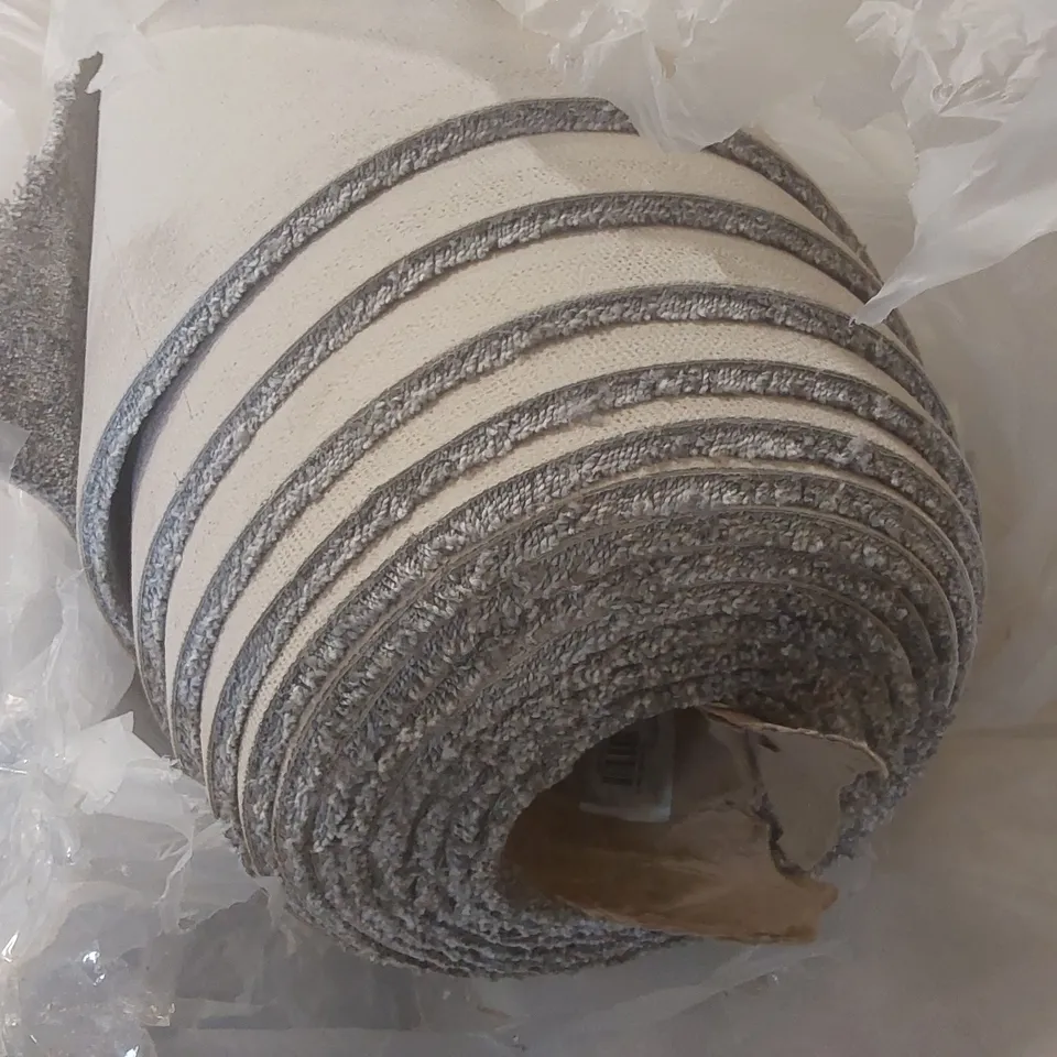 ROLL OF QUALITY CLASSIC CHARM CARPET - APPROXIMATELY 10.10 x 5m