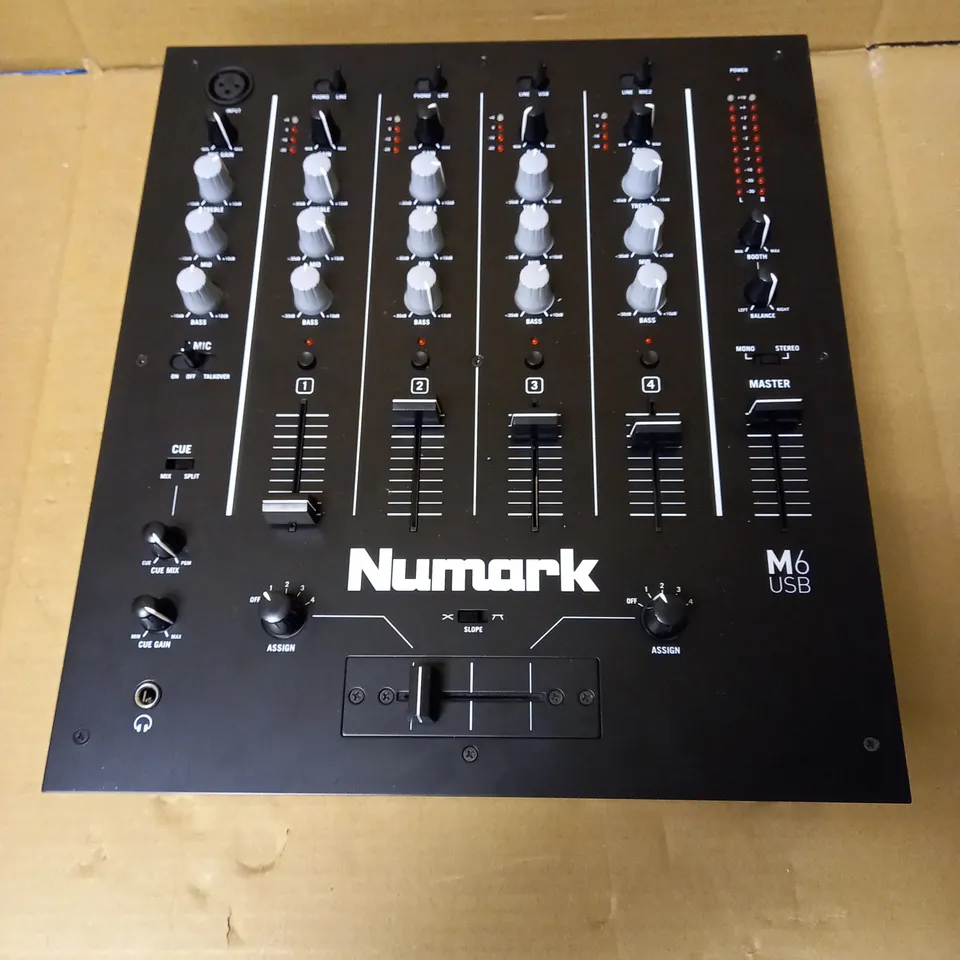 NUMARK M6 USB 4-CHANNEL DJ MIXER