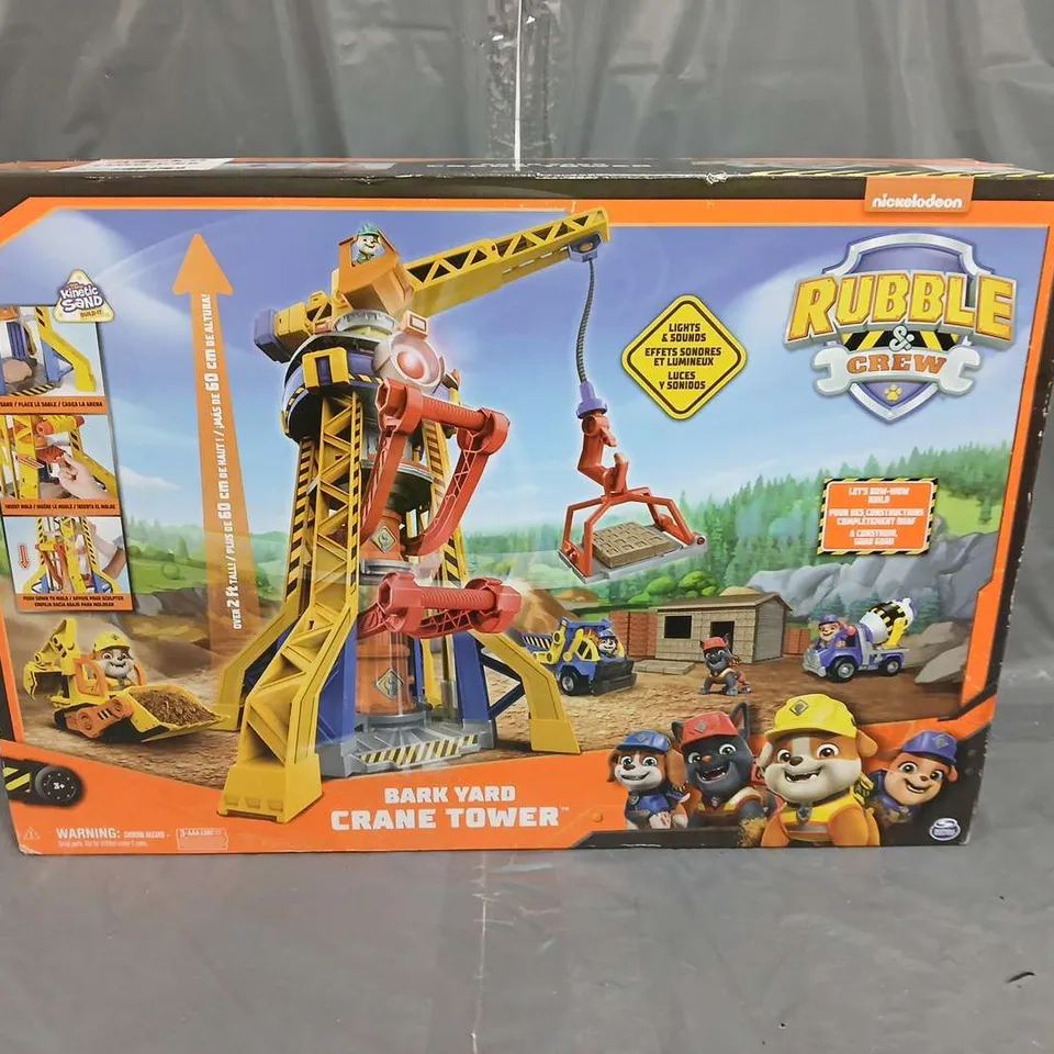 RUBBLE & CREW BARKYARD CRANE TOWER PLAYSET WITH KINETIC SAND