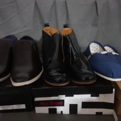 APPROXIMATELY 10 BOXED PAIRS OF ASSORTED SHOES IN VARIOUS STYLES AND SIZES