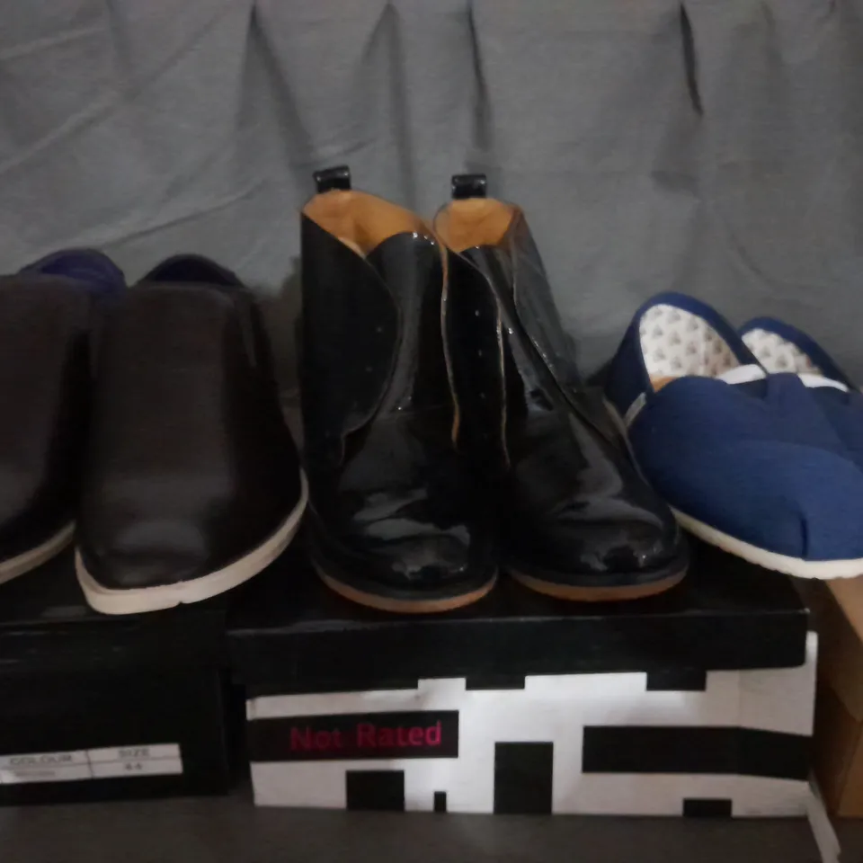 APPROXIMATELY 10 BOXED PAIRS OF ASSORTED SHOES IN VARIOUS STYLES AND SIZES 