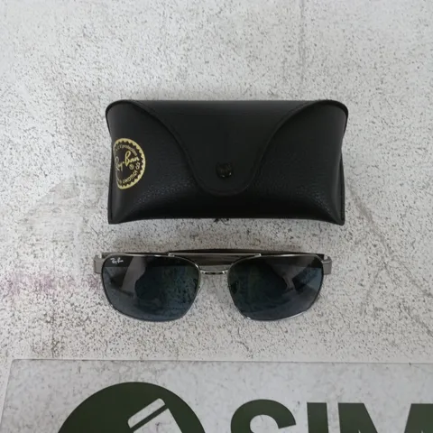 RAY-BAN AVIATOR SUNGLASSES – METAL FRAME WITH CASE