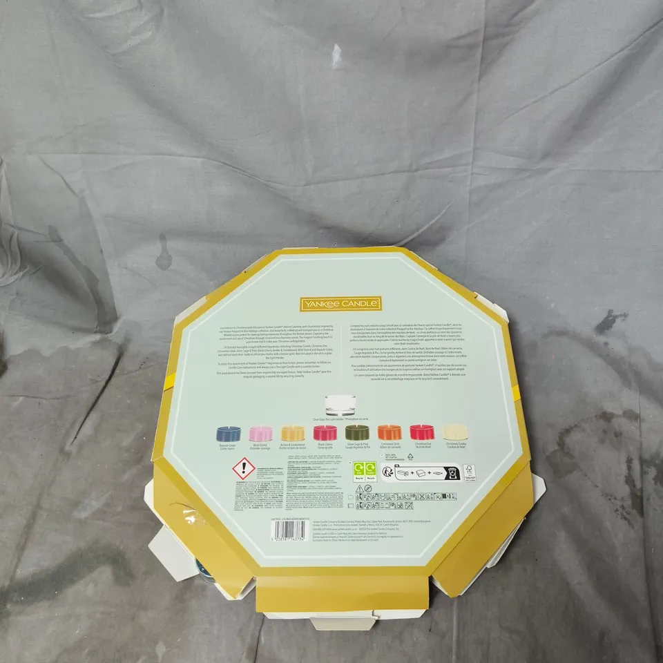 YANKEE CANDLE ADVENT CALENDAR – 24 MINI CANDLES, HOLIDAY VILLAGE DESIGN 