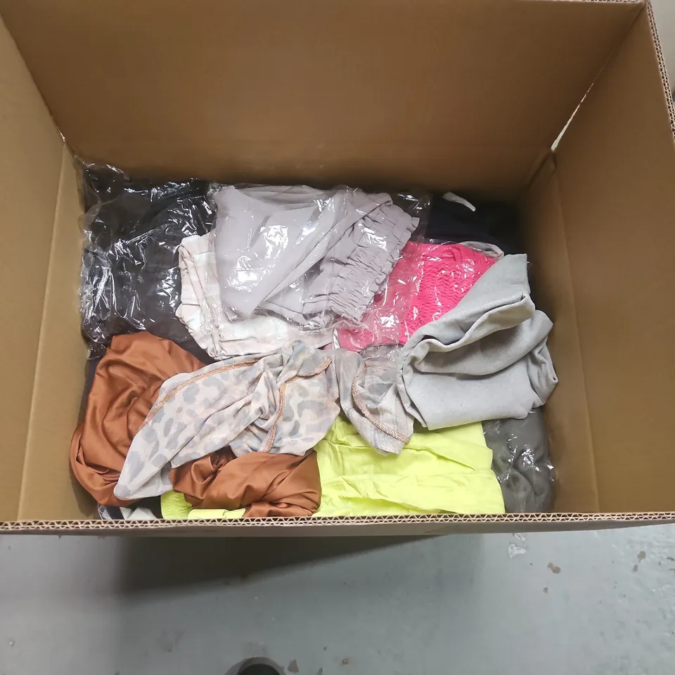 LARGE QUANTITY OF ASSORTED CLOTHING ITEMS TO INCLUDE F&F, M&S AND ZARA