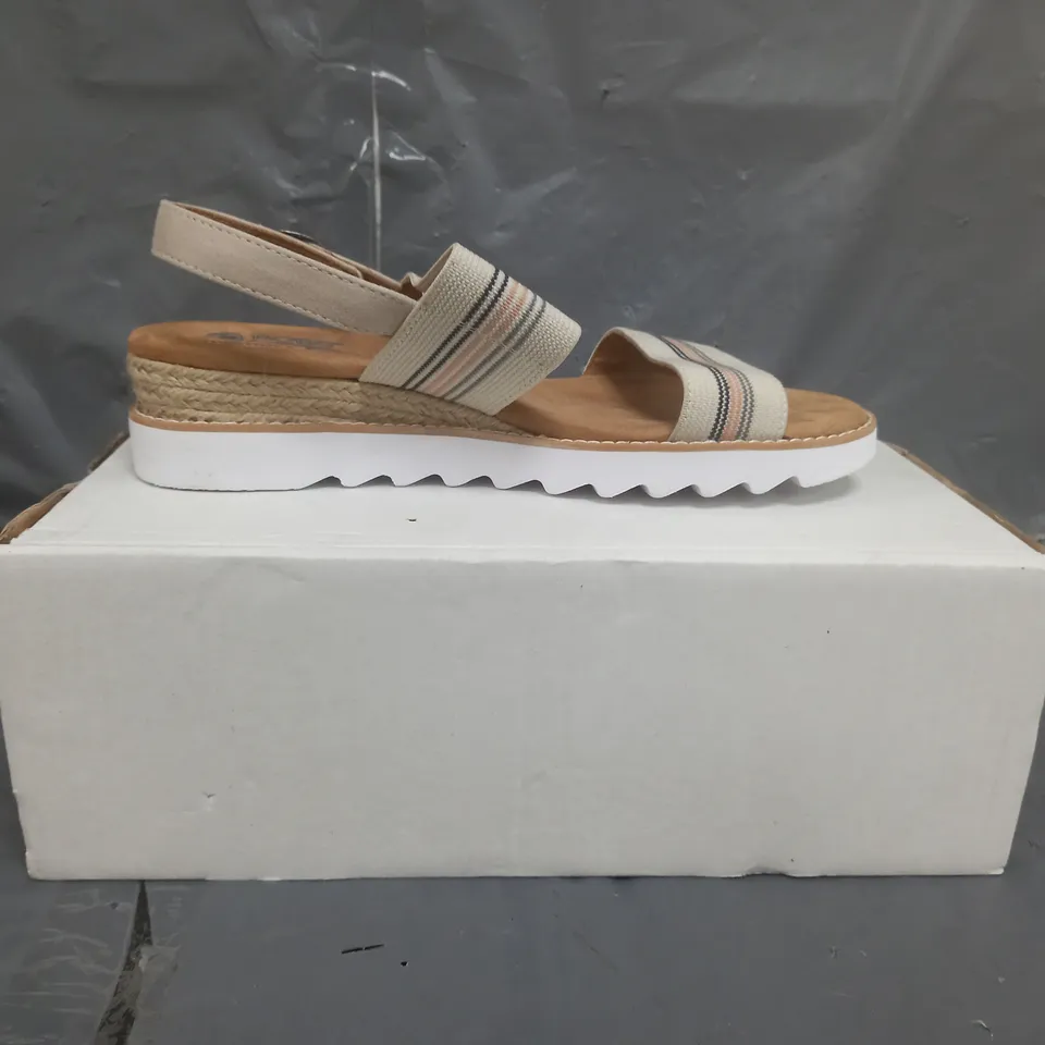 BOBS FROM SKECHERS DESERT KISS SANDALS TAUPE SIZE 8