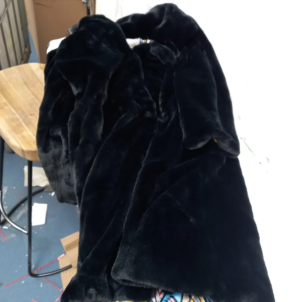 BLACK FAUX FUR BUTTONED JACKET