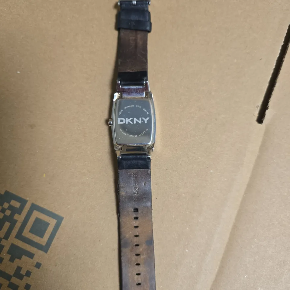 DKNY SOLID STAINLESS STEEL WRISTWATCH WITH BLACK LEATHER STRAP