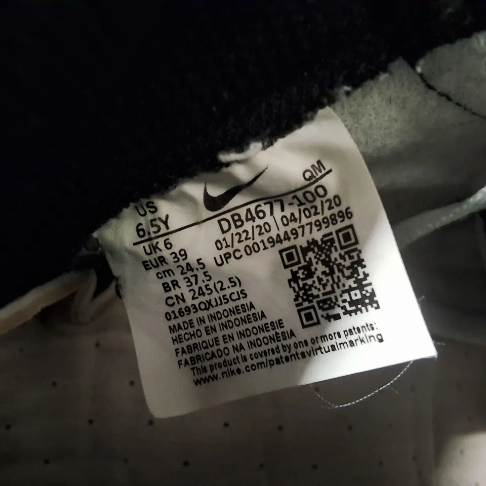 NIKE WHITE HIGH-TOP SNEAKERS – UK 6 (US 6.5Y) 