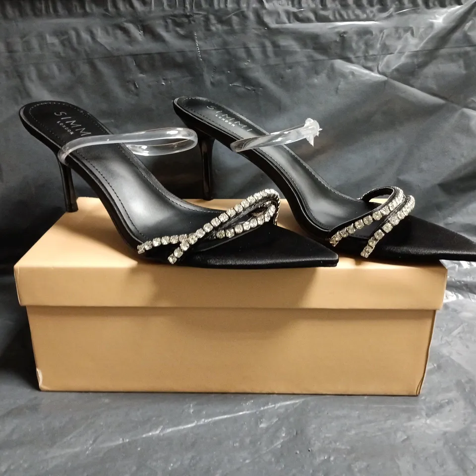 BOXED PAIR OF SIMMI LONDON OPEN TOE STILETTO HEEL SANDALS IN BLACK W. DIAMANTE EFFECT SIZE 7