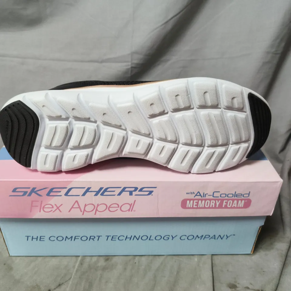 BOXED PAIR OF WOMENS SKECHERS FLEX APPEAL SNEAKERS - UK SIZE 6