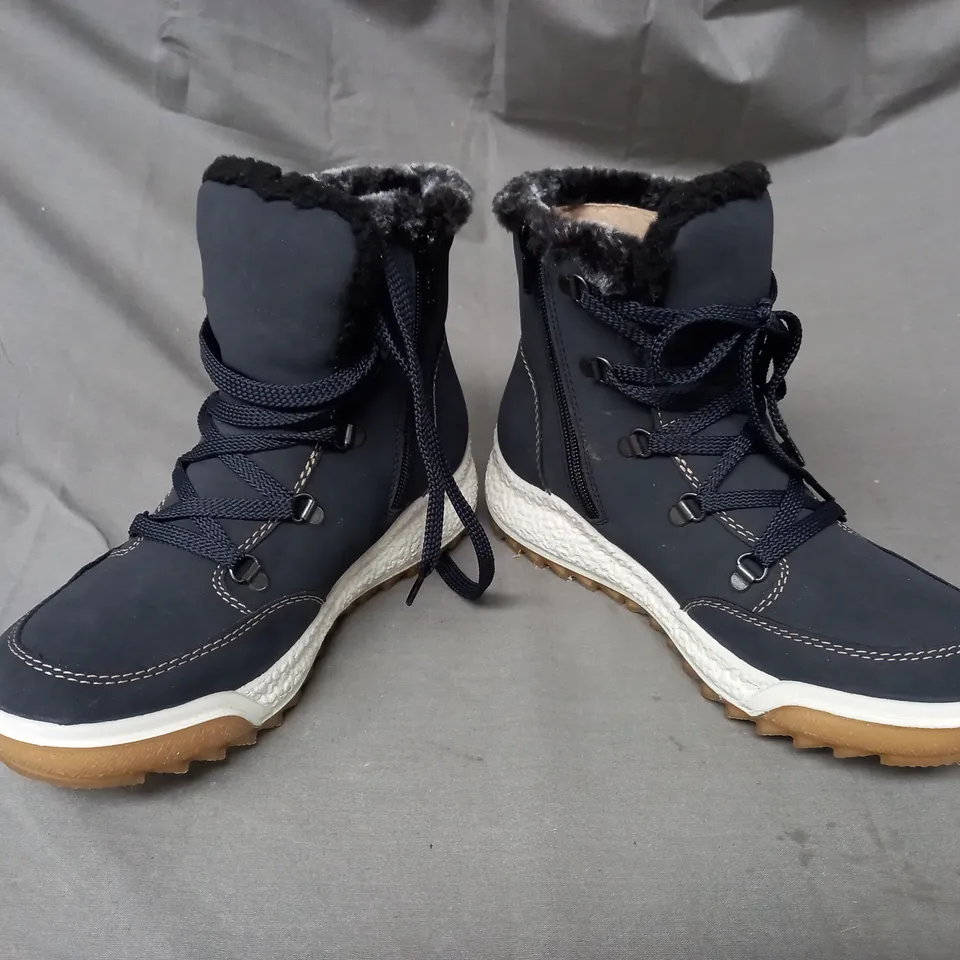 BOXED PAIR OF RIEKER HIKER BOOTS IN NAVY SIZE 5