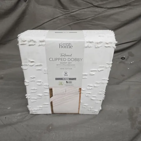 TEXTURED CLIPPED DOBBY DUVET SET IN WHITE - KING