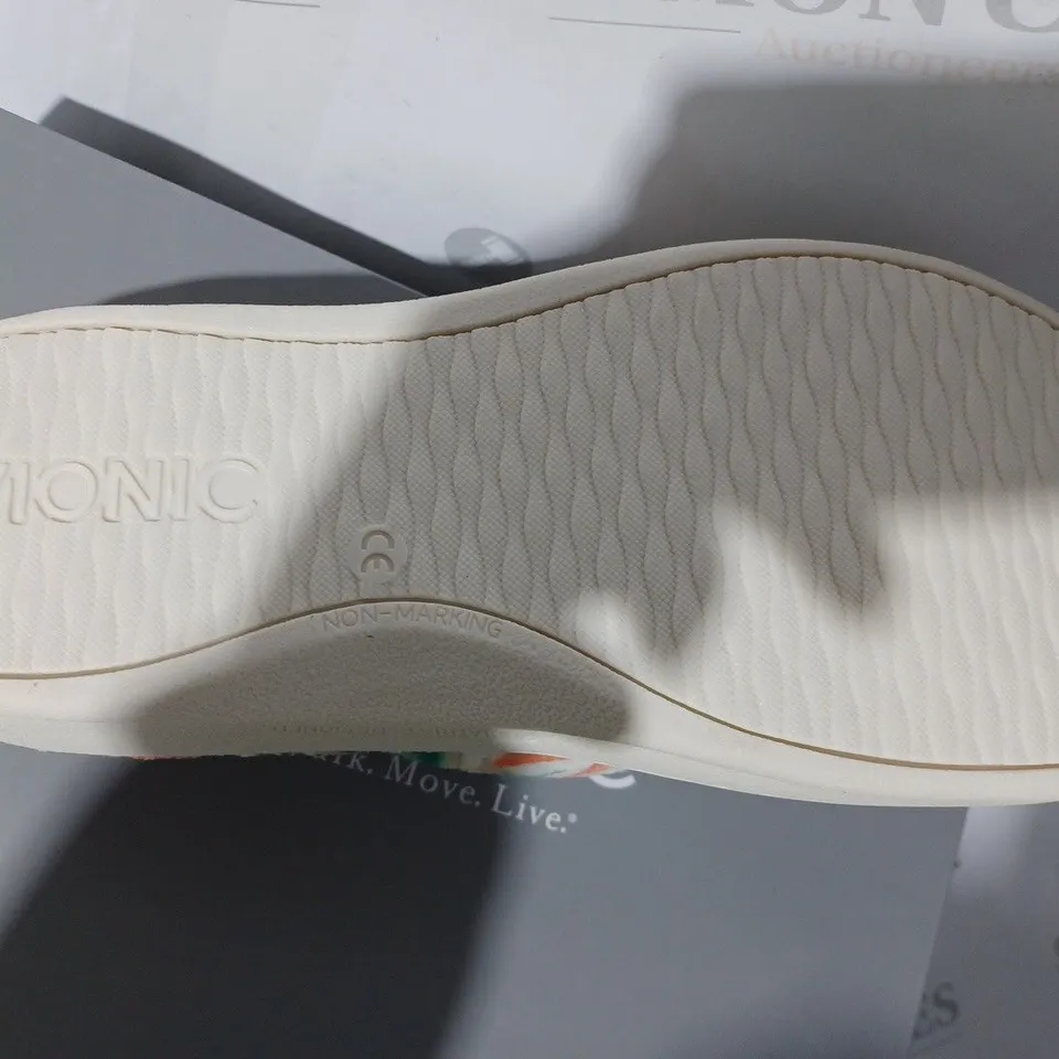 BOXED PAIR OF VIONIC INDULGE RELAX SLIPPERS UK SIZE 3