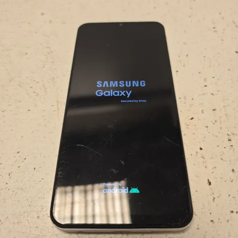 SAMSUNG GALAXY SMARTPHONE – WHITE SMALL CRACK ON SCREEN